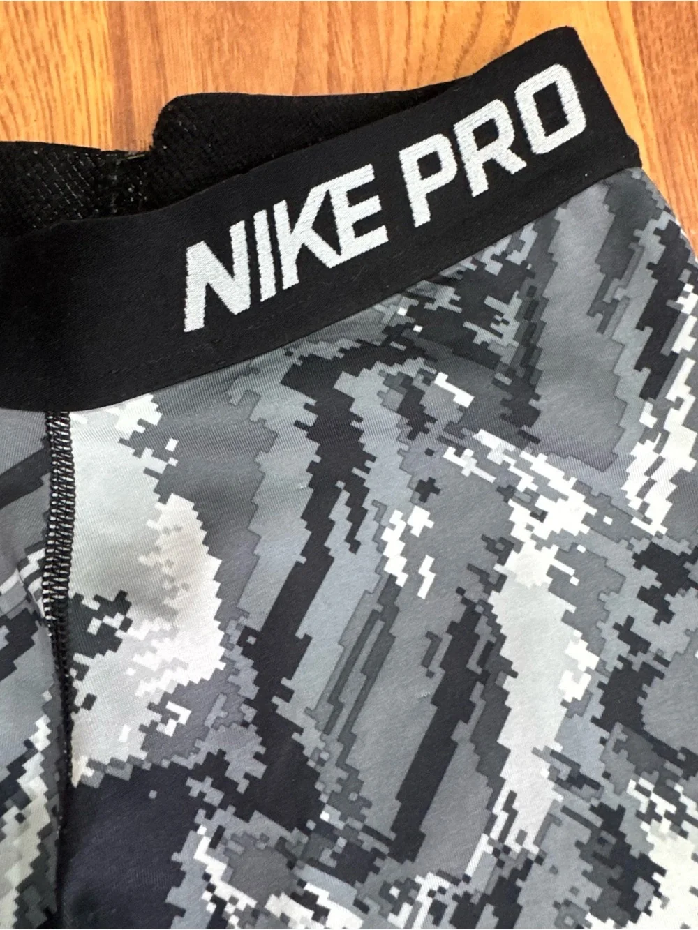❤️ Nike Pro Girls' Kids Black & Gray Camo Capri Leggings (B17)